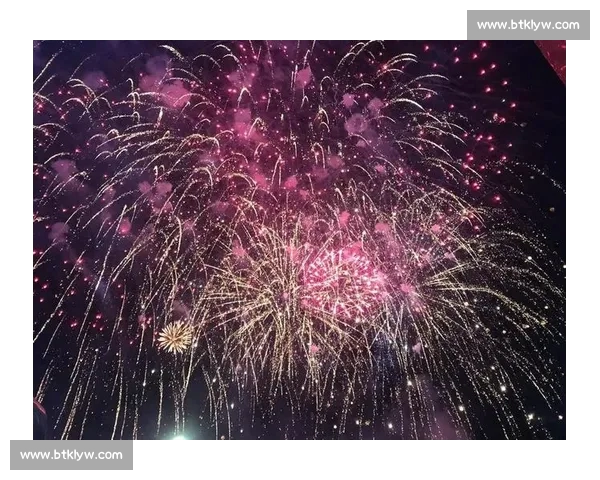 璀璨烟花点亮世界杯开幕盛典夜空激情与梦想交织瞬间